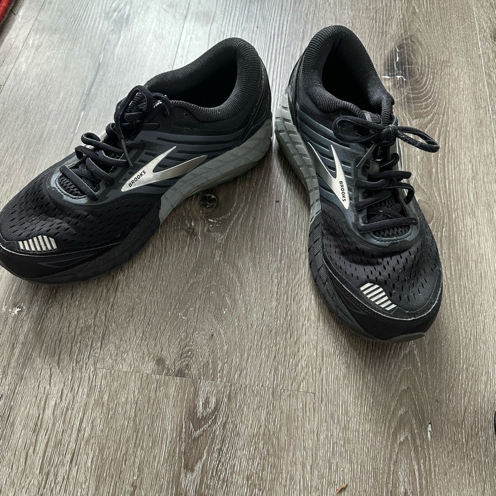 Brooks Black and Silver Running Shoes - Picture 4 of 9